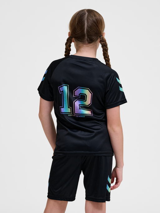 hmlSHIMMER T-SHIRT S/S, BLACK, model