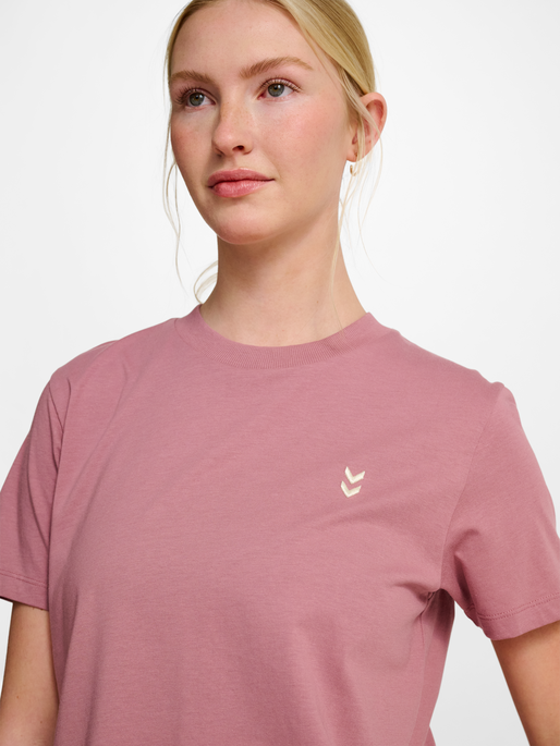 hmlPULSE W T-SHIRT, WISTFUL MAUVE, model