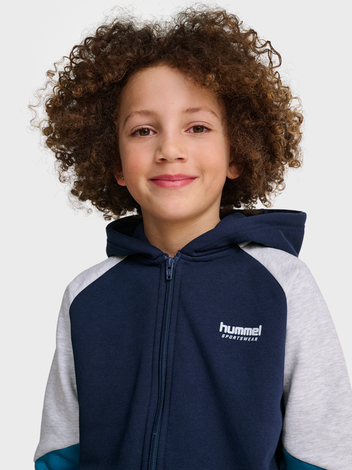 hmlJR LOOSE BLOCKED ZIP HOODIE, DRESS BLUES, model