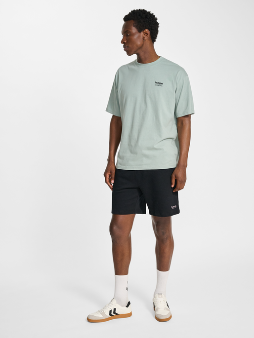 hmlLOOSE T-SHIRT S/S HSW FOOTBALL, ICEBERG GREEN, model