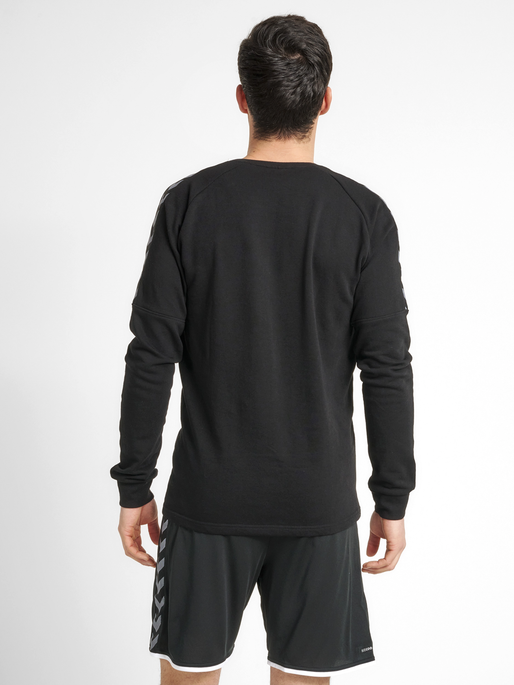hmlAUTHENTIC TRAINING SWEAT, BLACK/WHITE, model
