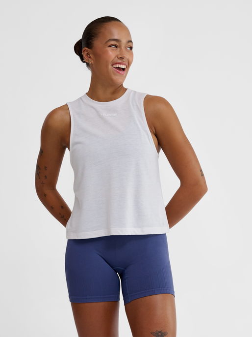 hmlMT VANJA SHORT MUSCLE TANKTOP, WHITE, model