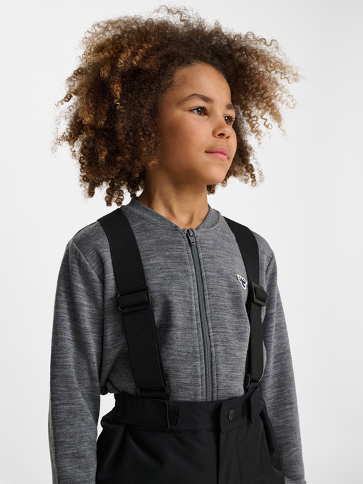 hmlJR SNOW PANTS WP10K, BLACK, model