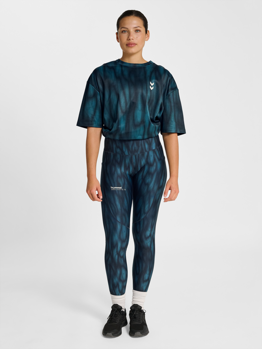 hmlHIIT AOP LOOSE T-SHIRT S/S, STARGAZER, model