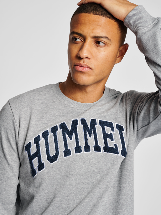 hmlIC BILL SWEATSHIRT, 2006, model