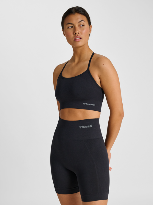 hmlTIFFY SEAMLESS SPORTS TOP, BLACK, model