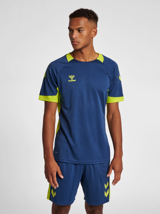 hmlLEAD S/S POLY JERSEY, DARK DENIM, model