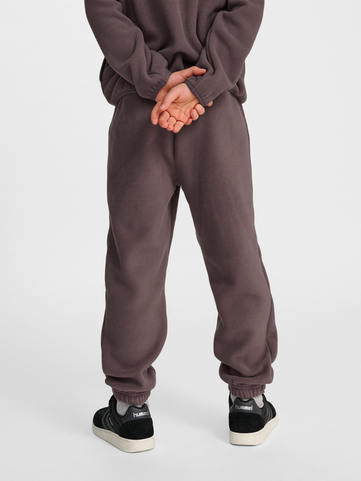 hmlJR FLEECE PANTS BEE, PEPPERCORN, model