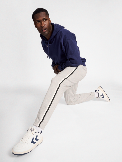 hmlLGC MARK SWEATPANTS, TOFU MELANGE, model