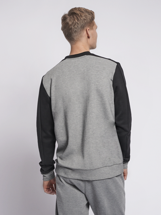 hmlTROPPER SWEATSHIRT, BLACK, model