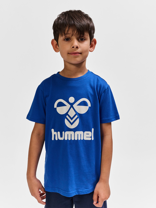 hmlTRES T-SHIRT S/S, BLUE LOLITE, model