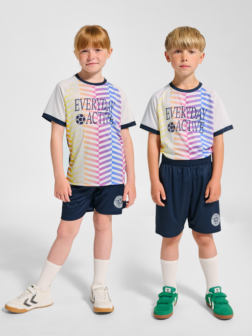 hmlSHIMMER SET, DRESS BLUES/WHITE, model