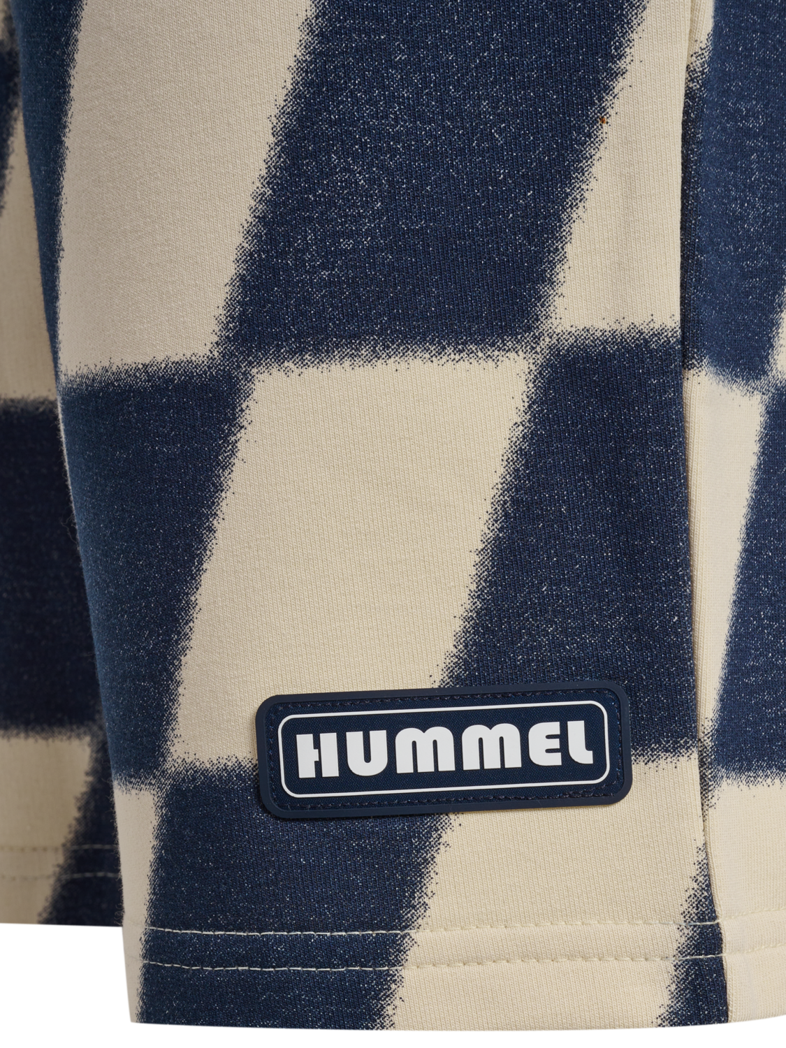 hmlPETS SHORTS, WOOD ASH, packshot