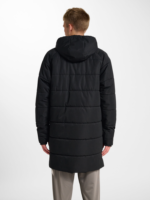 hmlLEAD 2.0 BENCH JACKET, BLACK, model