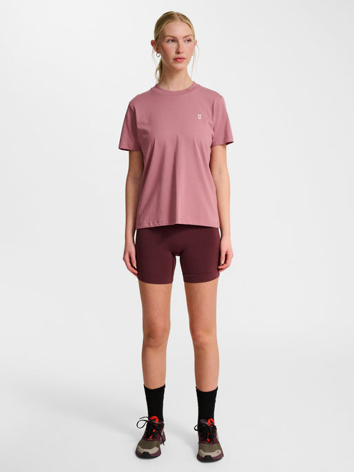 hmlPULSE W T-SHIRT, WISTFUL MAUVE, model
