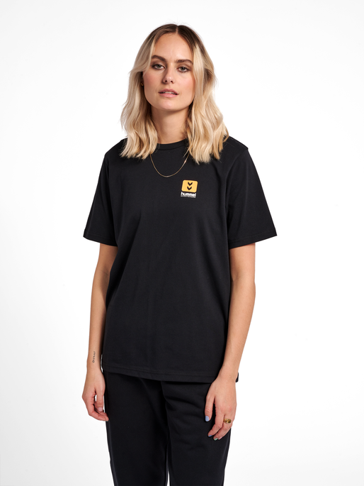 hmlLGC LIAM T-SHIRT, 2001, model