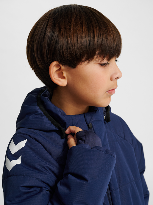 hmlLEAD 2.0 BENCH JACKET KIDS, MARINE, model