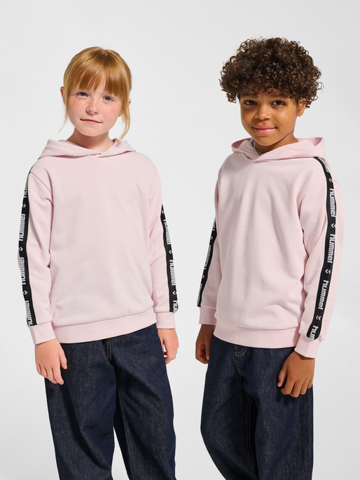 hmlJR DANCE HOODIE, BARELY PINK, model