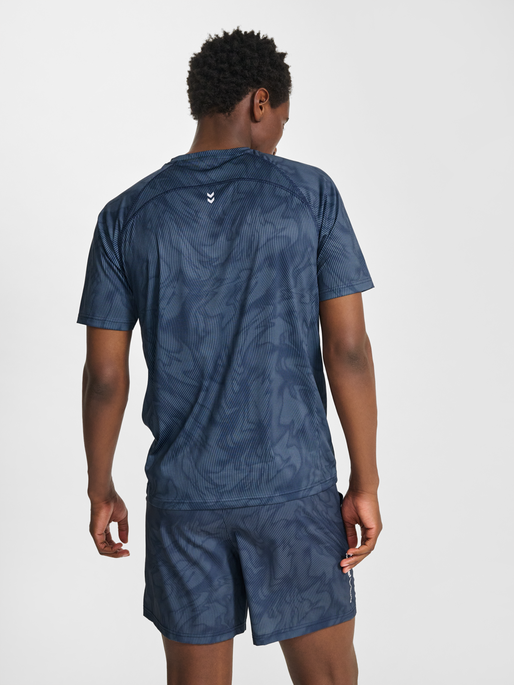 hmlPULSE AOP WORKOUT T-SHIRT S/S, BLUE MIRAGE/DRESS BLUE, model