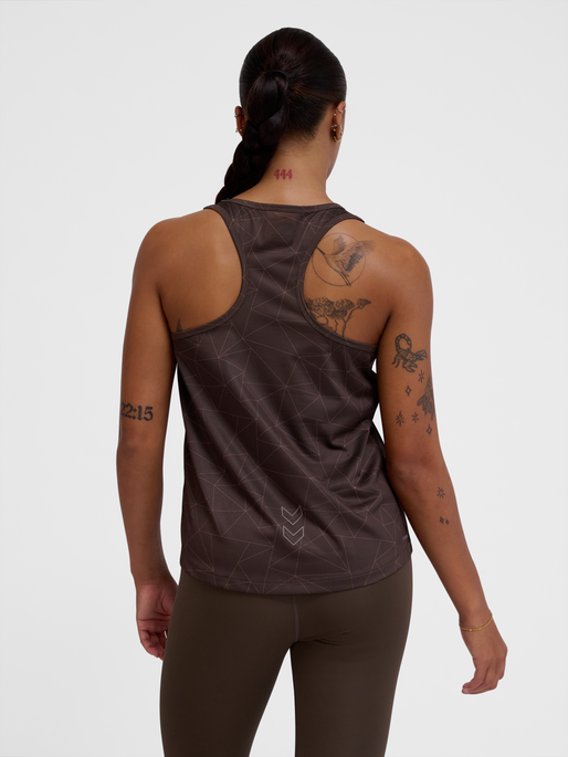 hmlCOURT AOP LIGHT WEIGHT TANKTOP W, TURKISH COFFEE, model
