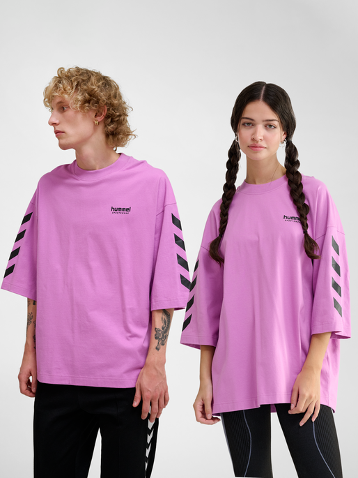 hmlOVERSIZED WILLY T-SHIRT SW, VIOLET, model