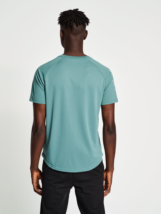 hmlTE TOPAZ T-SHIRT, NORTH ATLANTIC, model