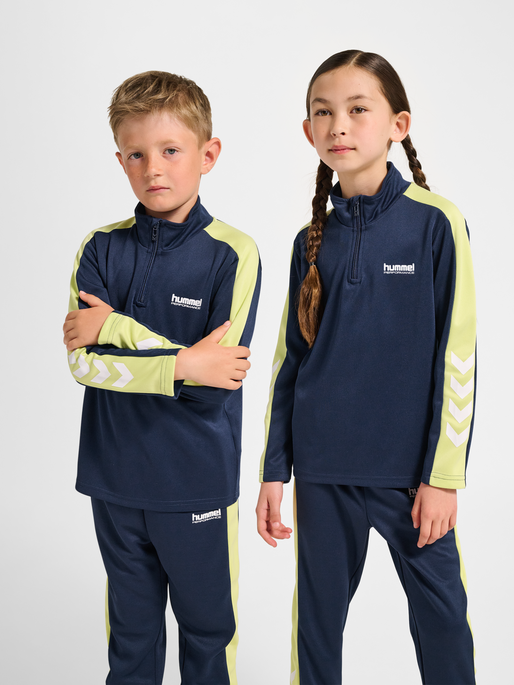 hmlJR GOAL HALFZIP, DRESS BLUES, model