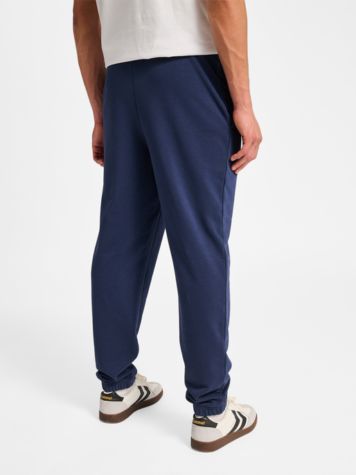 hmlPULSE SWEAT PANTS, DRESS BLUES, model