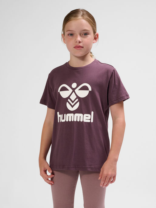 hmlTRES T-SHIRT S/S, HUCKLEBERRY, model