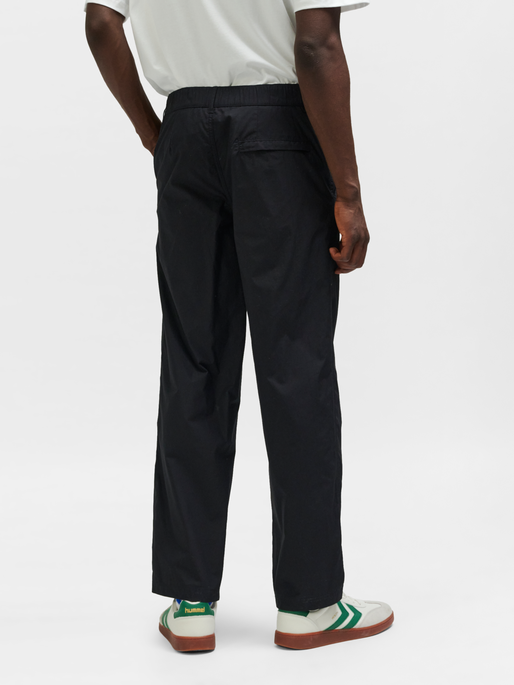 hmlCHINO PANT BEE, BLACK, model