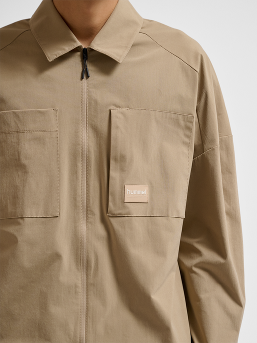 hmlSORONA LOOSE OVERSHIRT, CORNSTALK, model