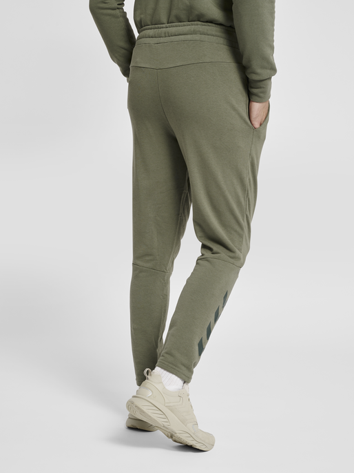 hmlISAM TAPERED PANTS, 6012, model