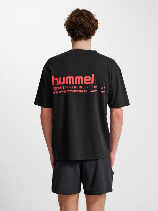 hmlHIIT LOOSE T-SHIRT S/S, BLACK, model